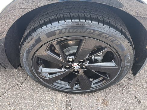 Used 2022 Buick Envision Essence w/ Sport Touring Package FWD image 7