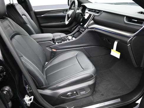 New 2025 Jeep Grand Cherokee L Overland image 16