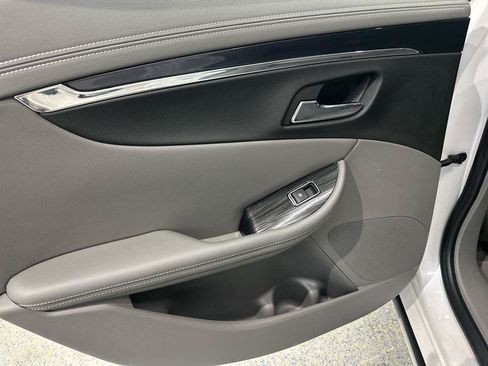 Used 2018 Chevrolet Impala Premier w/ Premier Confidence Package FWD image 9