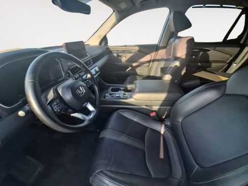 Used 2025 Honda Pilot EX-L image 9