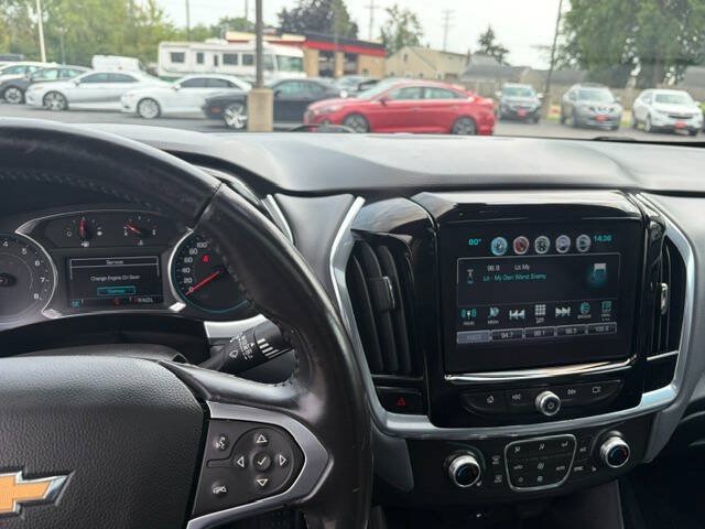 Used 2018 Chevrolet Traverse LT w/ LPO, Black Accent Package AWD/4WD image 11