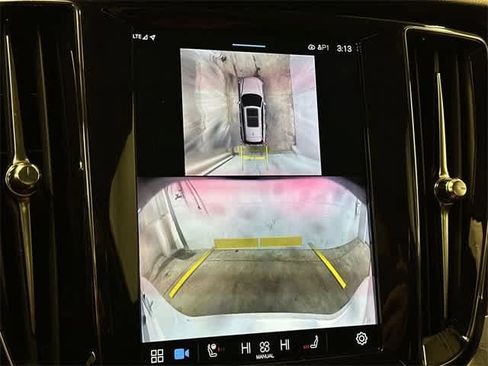 Used 2025 Volvo V60 B5 Cross Country Plus image 15