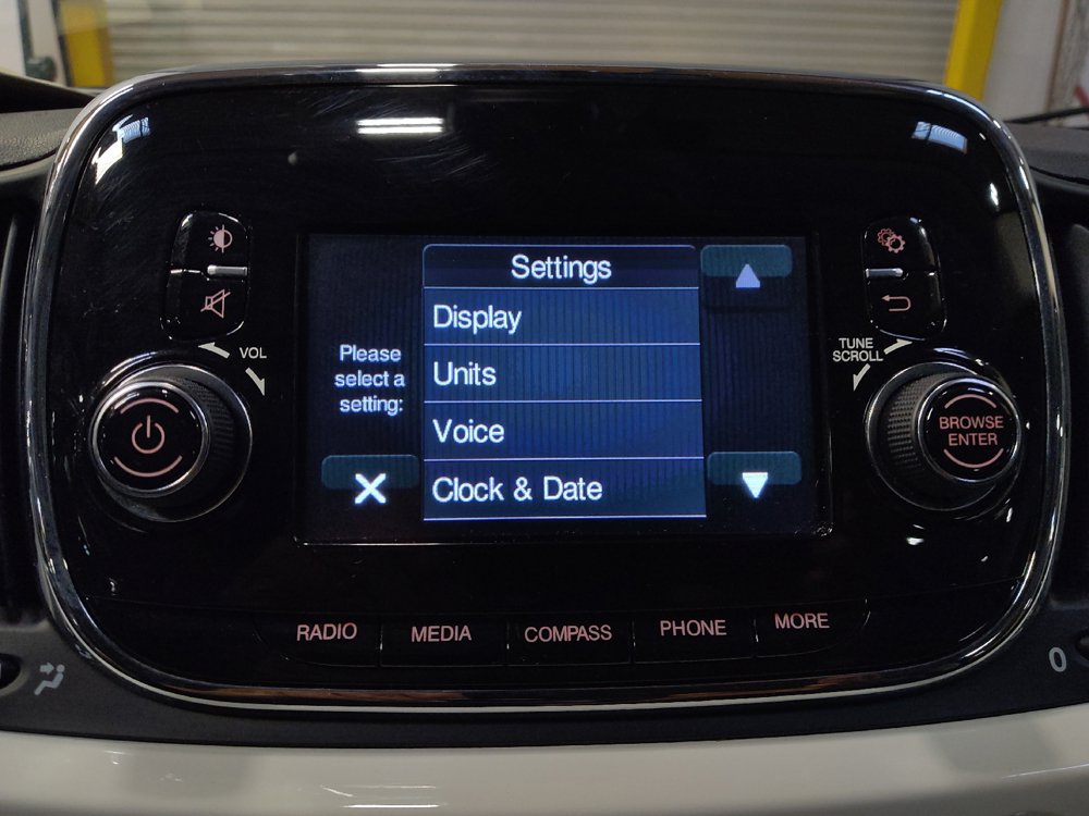 Used 2018 FIAT 500 Lounge FWD image 25