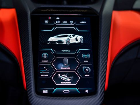 Used 2025 Lamborghini Revuelto AWD/4WD image 34