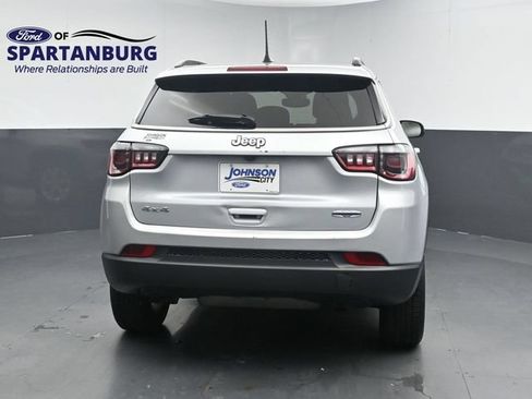 Used 2024 Jeep Compass Latitude AWD/4WD image 8