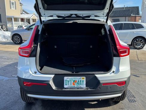 Certified 2025 Volvo XC40 B5 Plus image 5