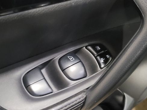 Used 2022 Nissan Rogue Sport SV image 27