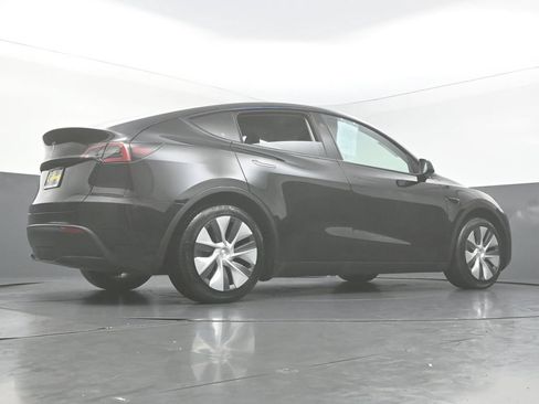 Used 2023 Tesla Model Y 2WD image 45