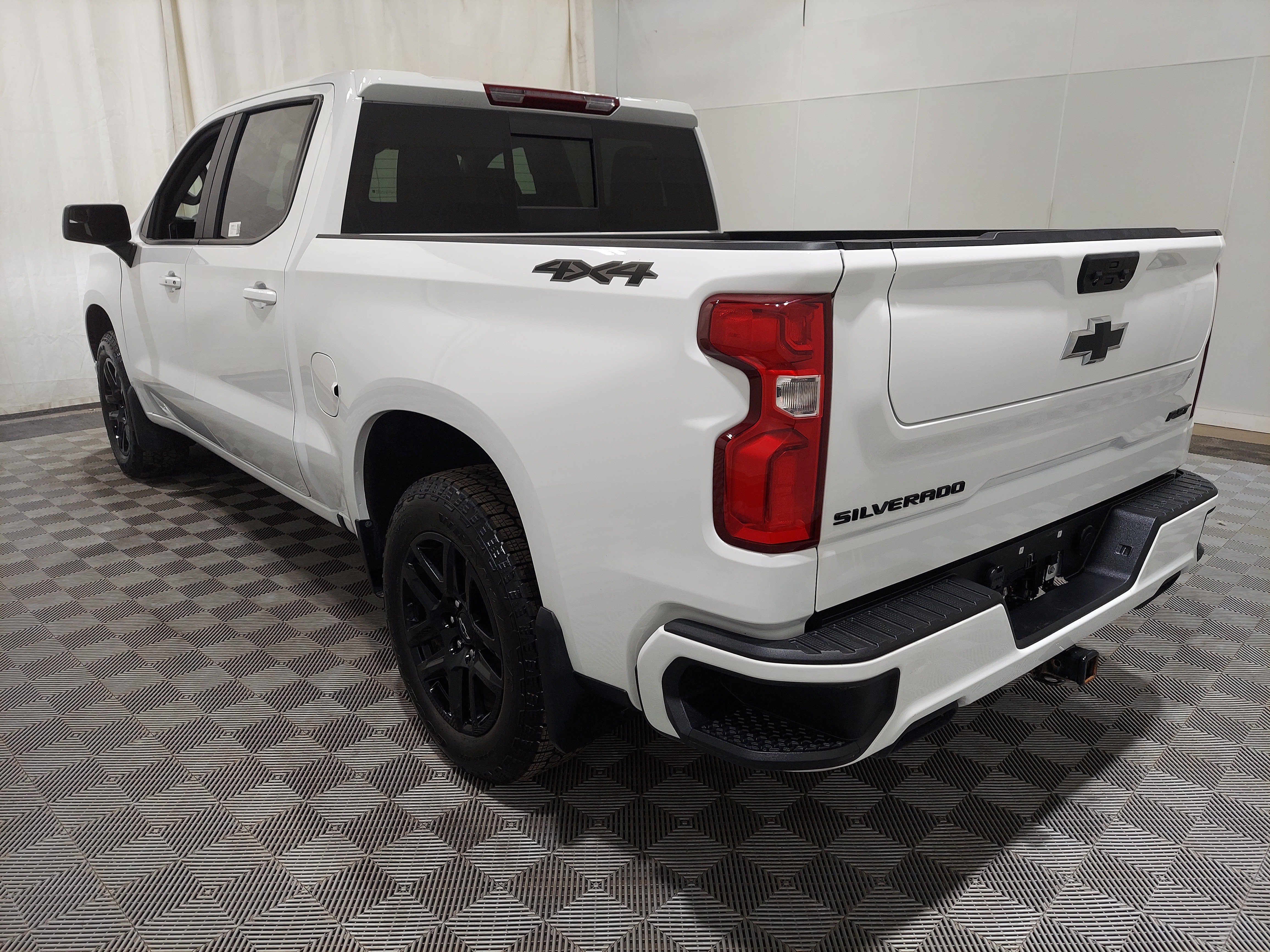 Used 2024 Chevrolet Silverado 1500 RST w/ Convenience Package II AWD/4WD image 2