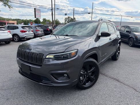 Used 2021 Jeep Cherokee Latitude Plus AWD/4WD image 2