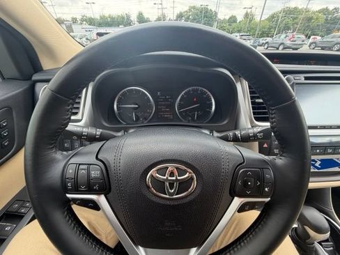 Used 2018 Toyota Highlander Limited AWD/4WD image 13