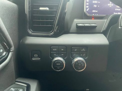 Used 2026 GMC Sierra 2500 AT4 w/ AT4 Premium Plus Package AWD/4WD image 17