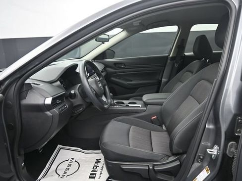 Used 2025 Nissan Altima 2.5 S FWD image 10