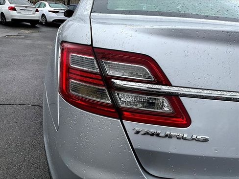 Used 2018 Ford Taurus Limited image 28