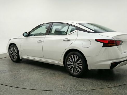 Used 2025 Nissan Altima 2.5 SV image 6