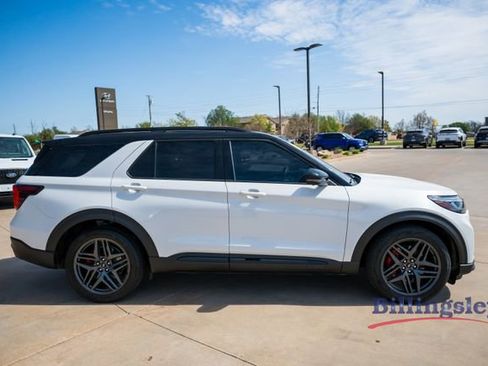 Used 2025 Ford Explorer ST image 6