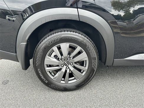 Certified 2025 Nissan Pathfinder SV w/ SV Premium Package image 18