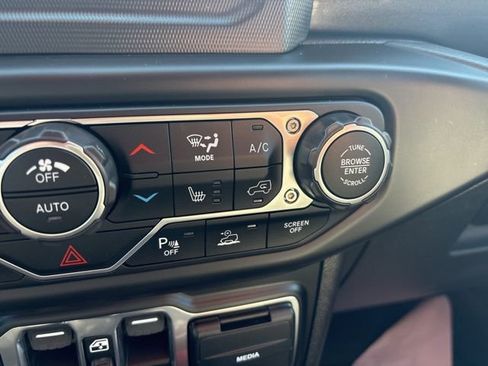 Used 2021 Jeep Wrangler Unlimited Sahara image 34