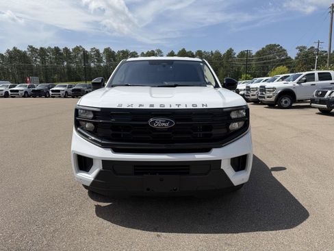 Used 2025 Ford Expedition Active AWD/4WD image 2