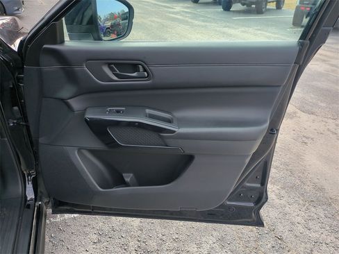 Used 2024 Nissan Pathfinder SV image 30