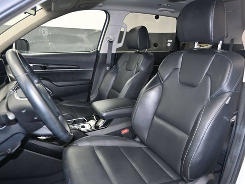 Used 2025 Kia Telluride S FWD image 19