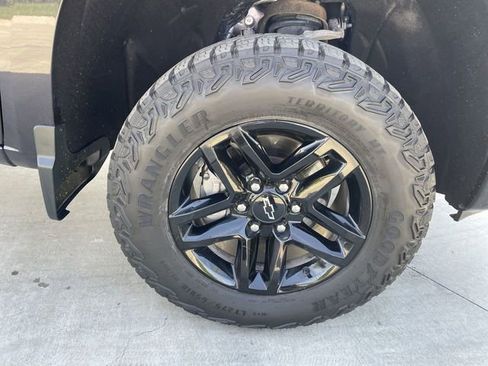 Used 2023 Chevrolet Silverado 1500 LT Trail Boss w/ LT Trail Boss Premium Package image 33