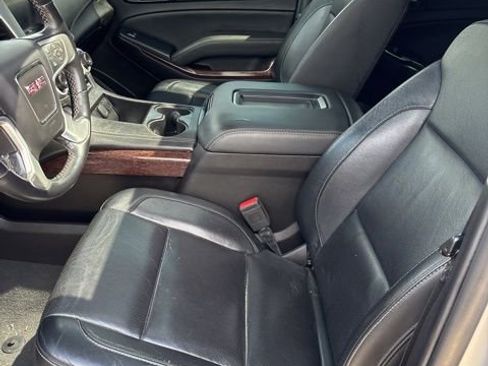Used 2019 GMC Yukon SLT w/ Premium Edition image 11