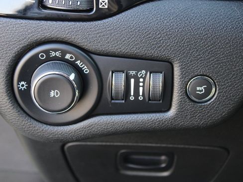 Used 2023 Jeep Cherokee Altitude Lux image 12