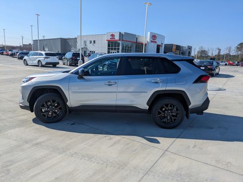 New 2025 Toyota RAV4 LE image 4