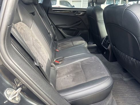 Used 2017 Porsche Macan AWD/4WD image 40