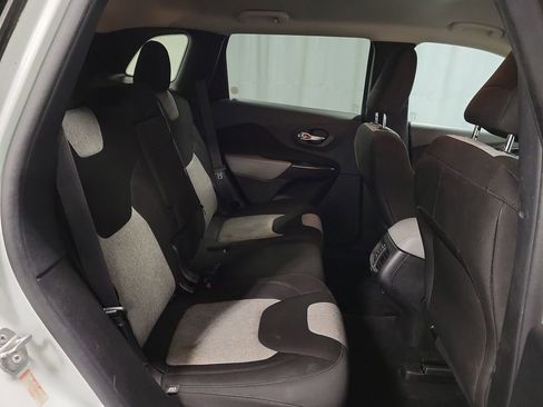 Used 2014 Jeep Cherokee Latitude w/ Comfort/Convenience Group image 25