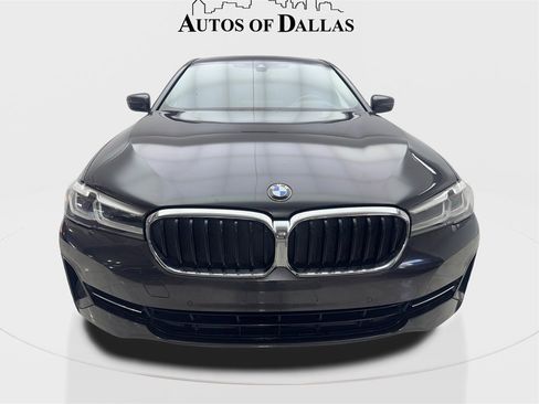 Used 2022 BMW 530i w/ Premium Package image 3
