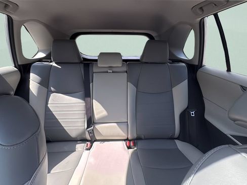 Used 2021 Toyota RAV4 XLE Premium FWD image 10