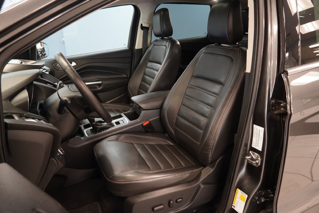 Used 2018 Ford Escape Titanium w/ Ford Safe & Smart Package AWD/4WD image 3
