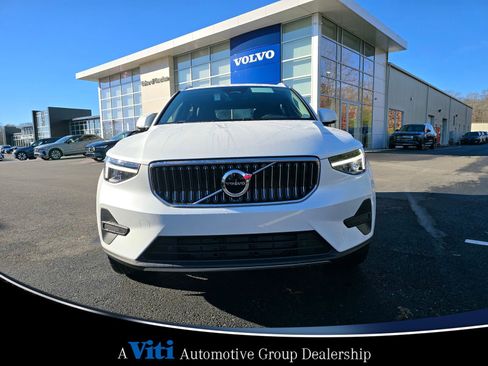 Used 2025 Volvo XC40 B5 Core w/ Protection Package Premier image 3