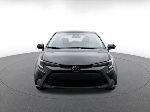 Used 2025 Toyota Corolla LE FWD image 2