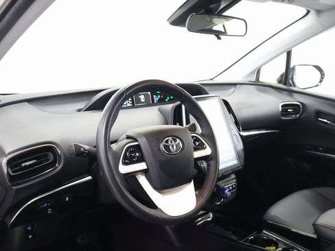 Used 2018 Toyota Prius Prime Premium image 15
