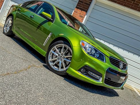 Used 2015 Chevrolet SS RWD image 30