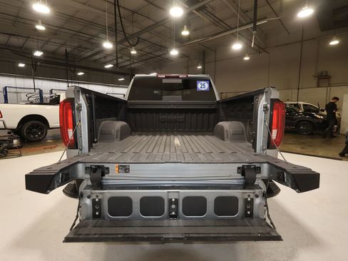 Used 2025 GMC Sierra 1500 AT4 w/ AT4 Premium Package AWD/4WD image 26