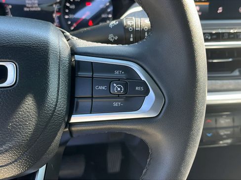 Used 2024 Jeep Compass Latitude AWD/4WD image 16