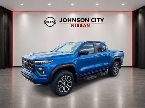 Used 2024 GMC Canyon AT4 w/ AT4 Premium Package AWD/4WD image 9