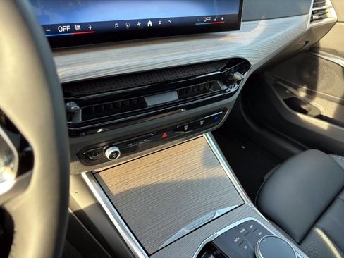 Used 2025 BMW 330i xDrive Sedan AWD/4WD image 22