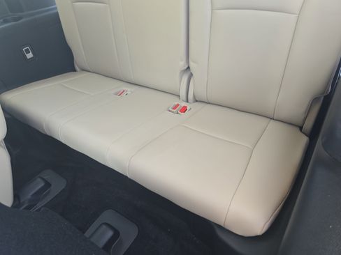 Used 2023 Toyota Highlander XLE FWD image 15