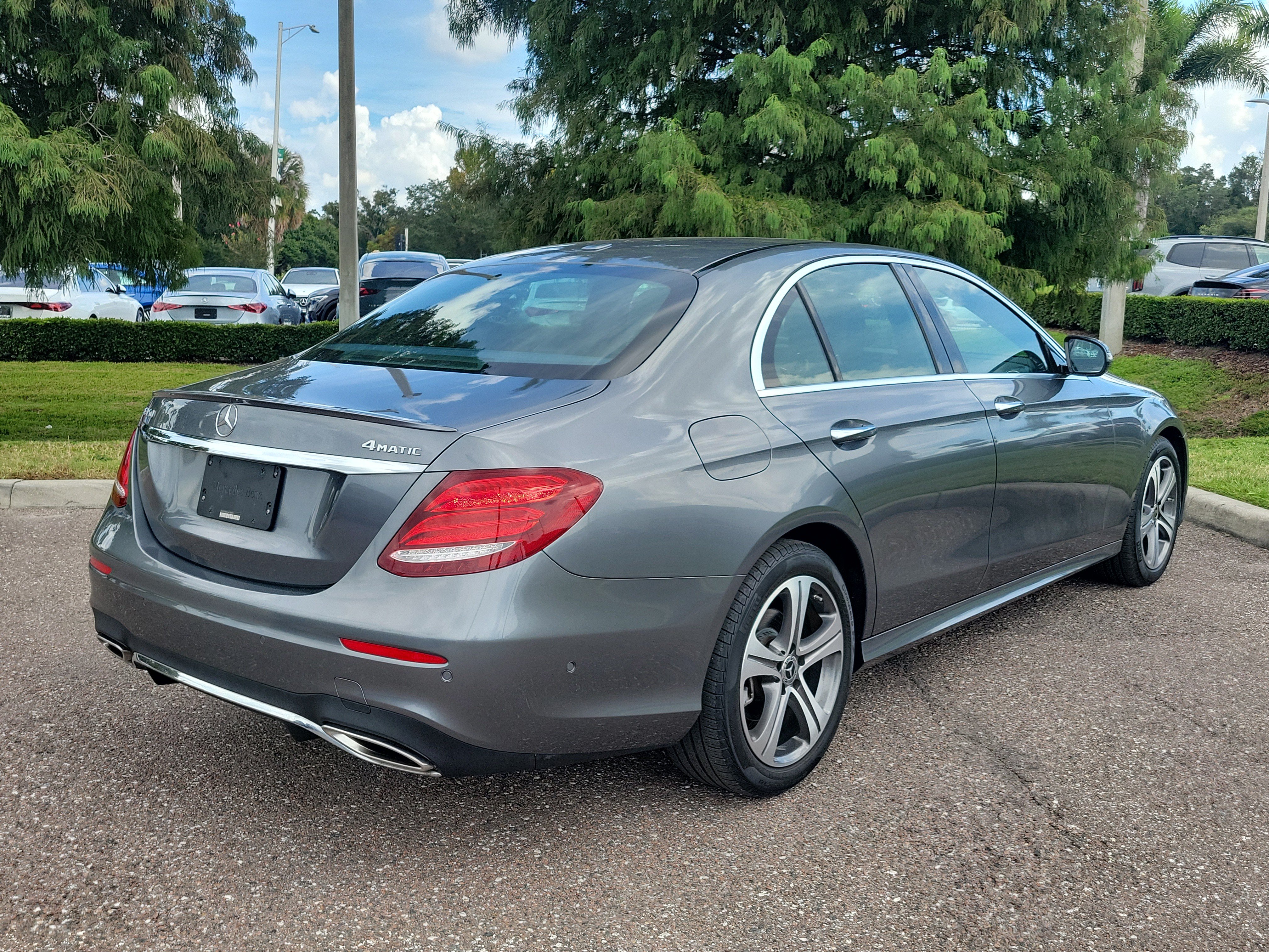 Used 2020 Mercedes-Benz E 350 4MATIC Sedan image 4