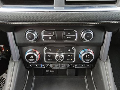 Used 2024 GMC Yukon SLT RWD image 21