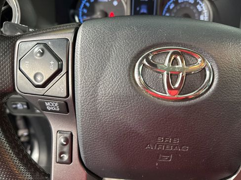 Used 2019 Toyota Tacoma TRD Sport AWD/4WD image 32