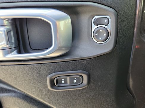 Used 2022 Jeep Wrangler Unlimited Sport AWD/4WD image 28