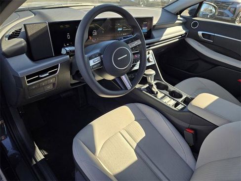 Certified 2025 Hyundai Sonata SE image 11
