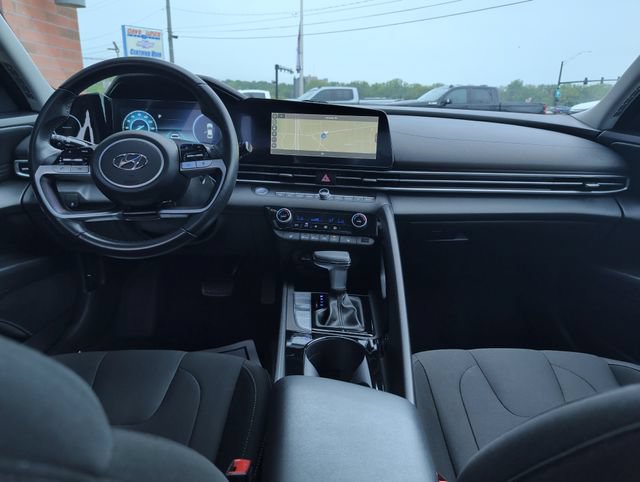 Used 2023 Hyundai Elantra SEL w/ Convenience Package FWD image 14