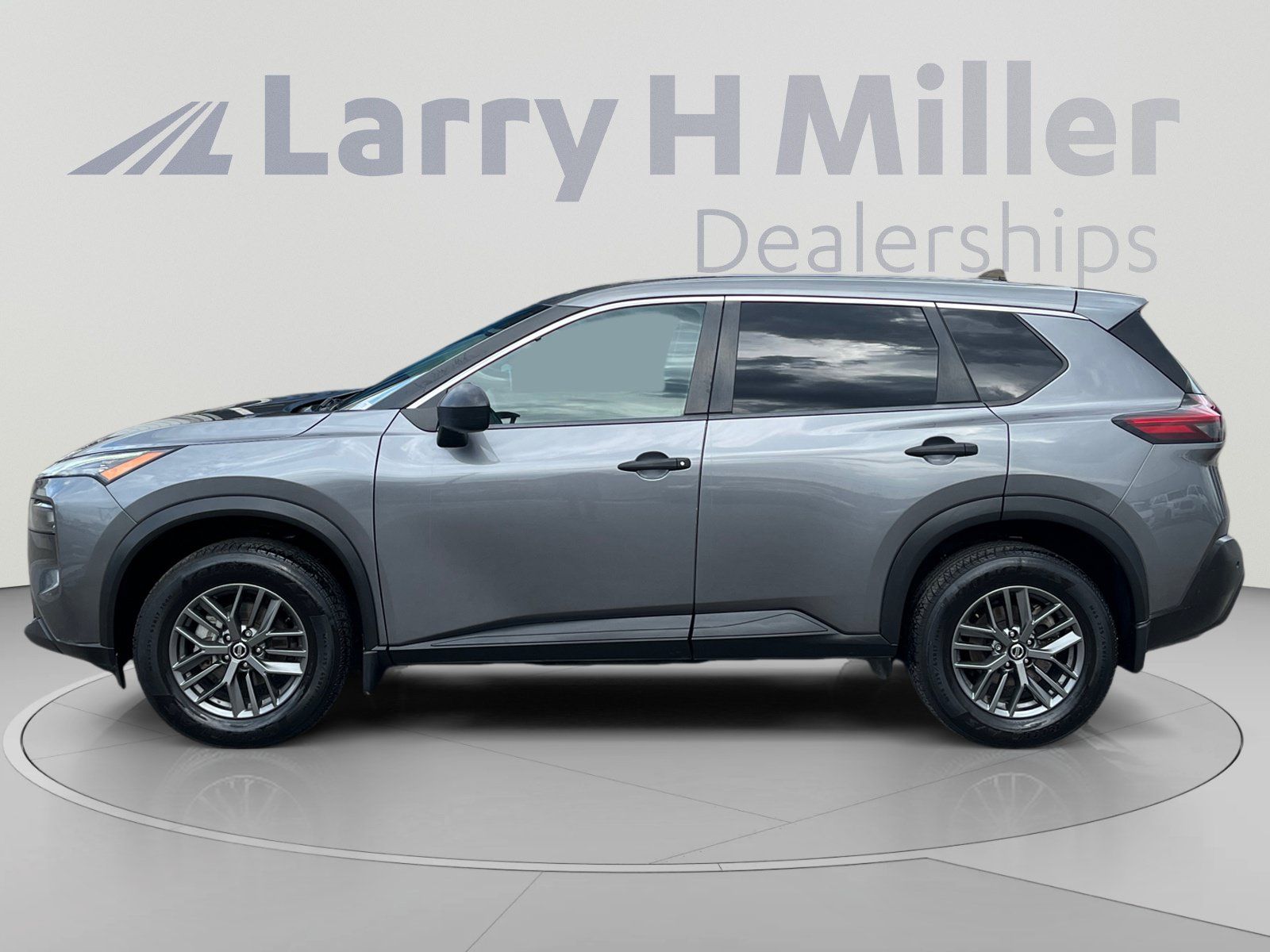 Used 2021 Nissan Rogue S FWD image 2